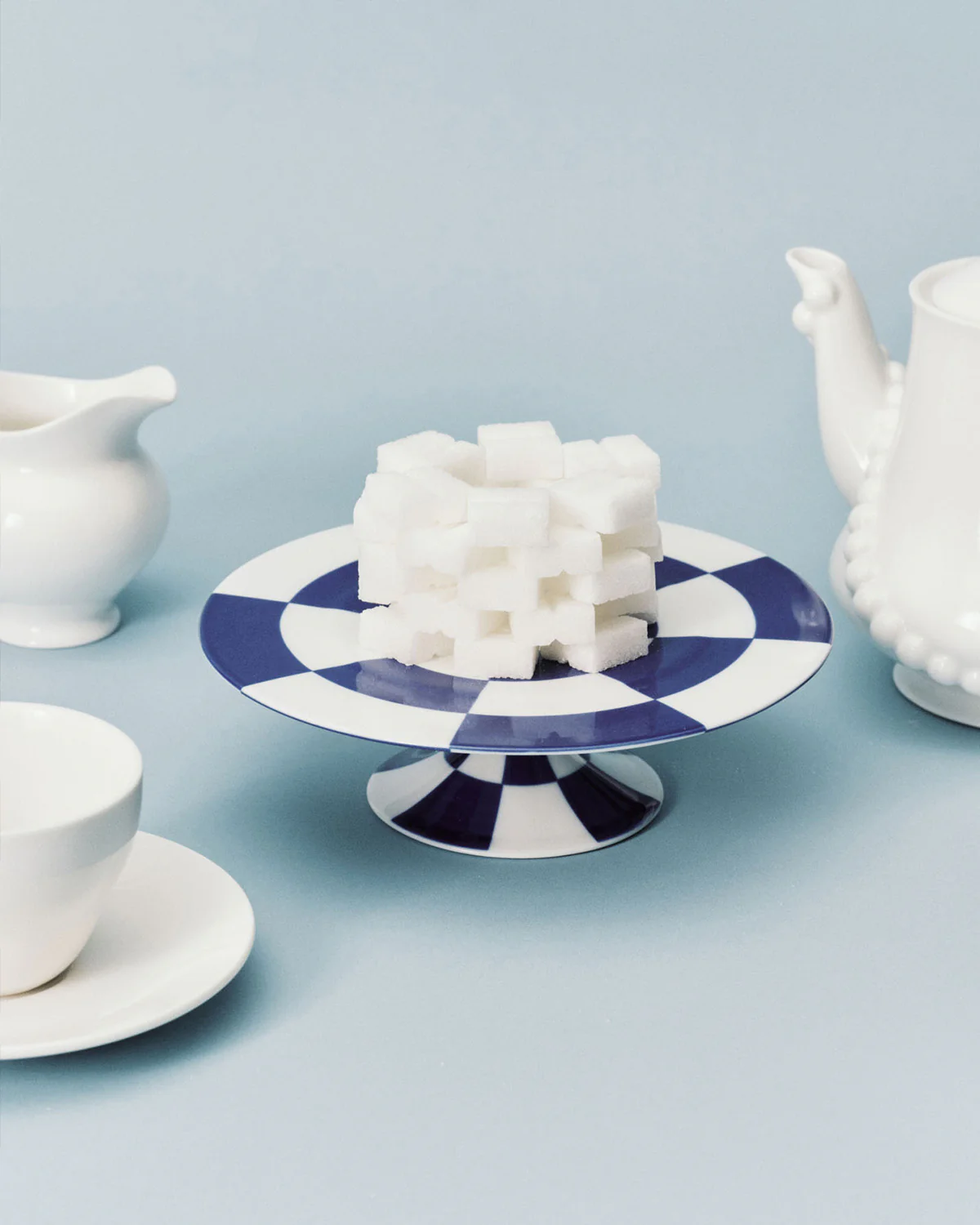 Cake stand blue - white Fête des Bêtes Les Objets Mouleversants - Image 2