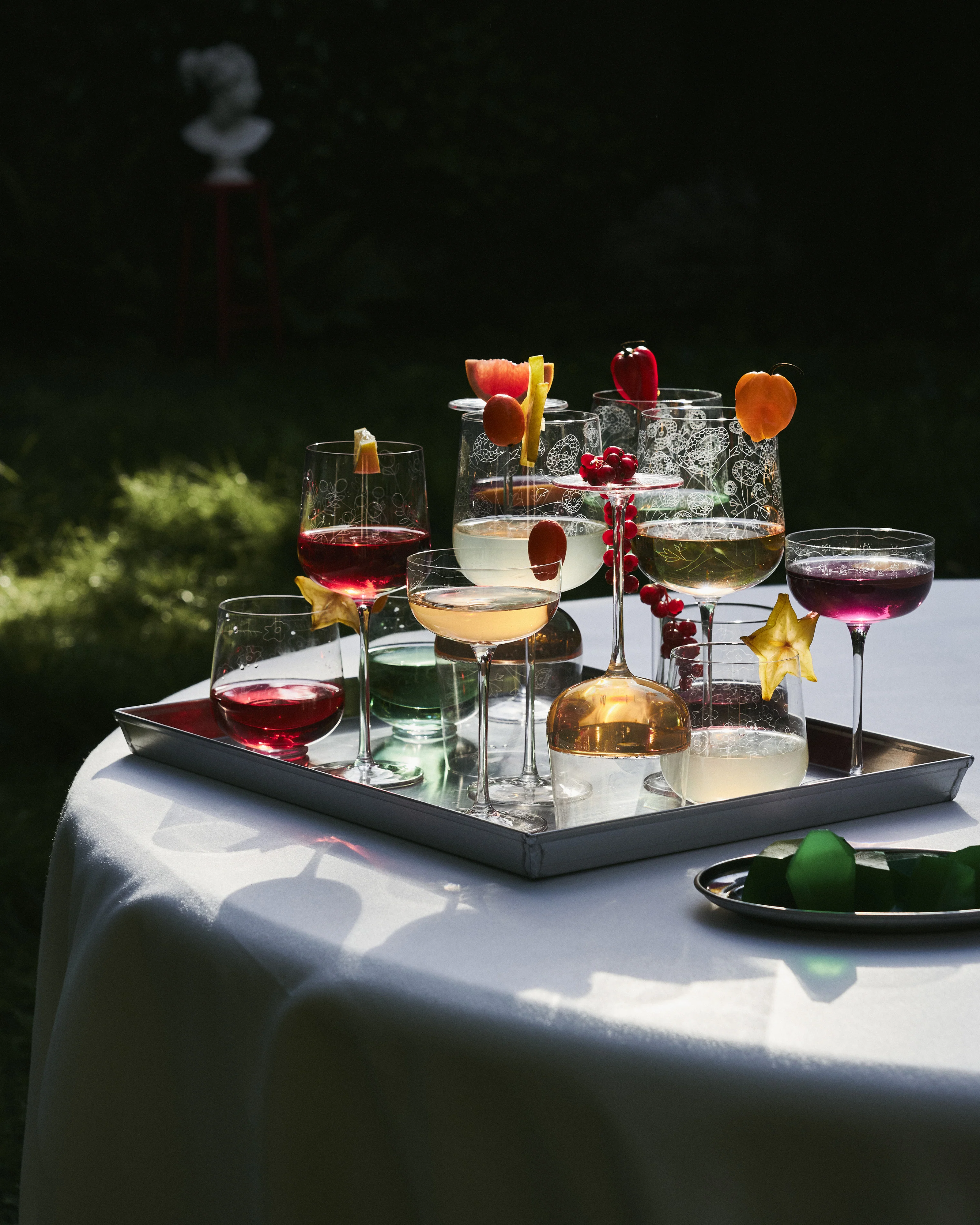 Champagne flute camelia aubergine Midnight Flowers - Image 2