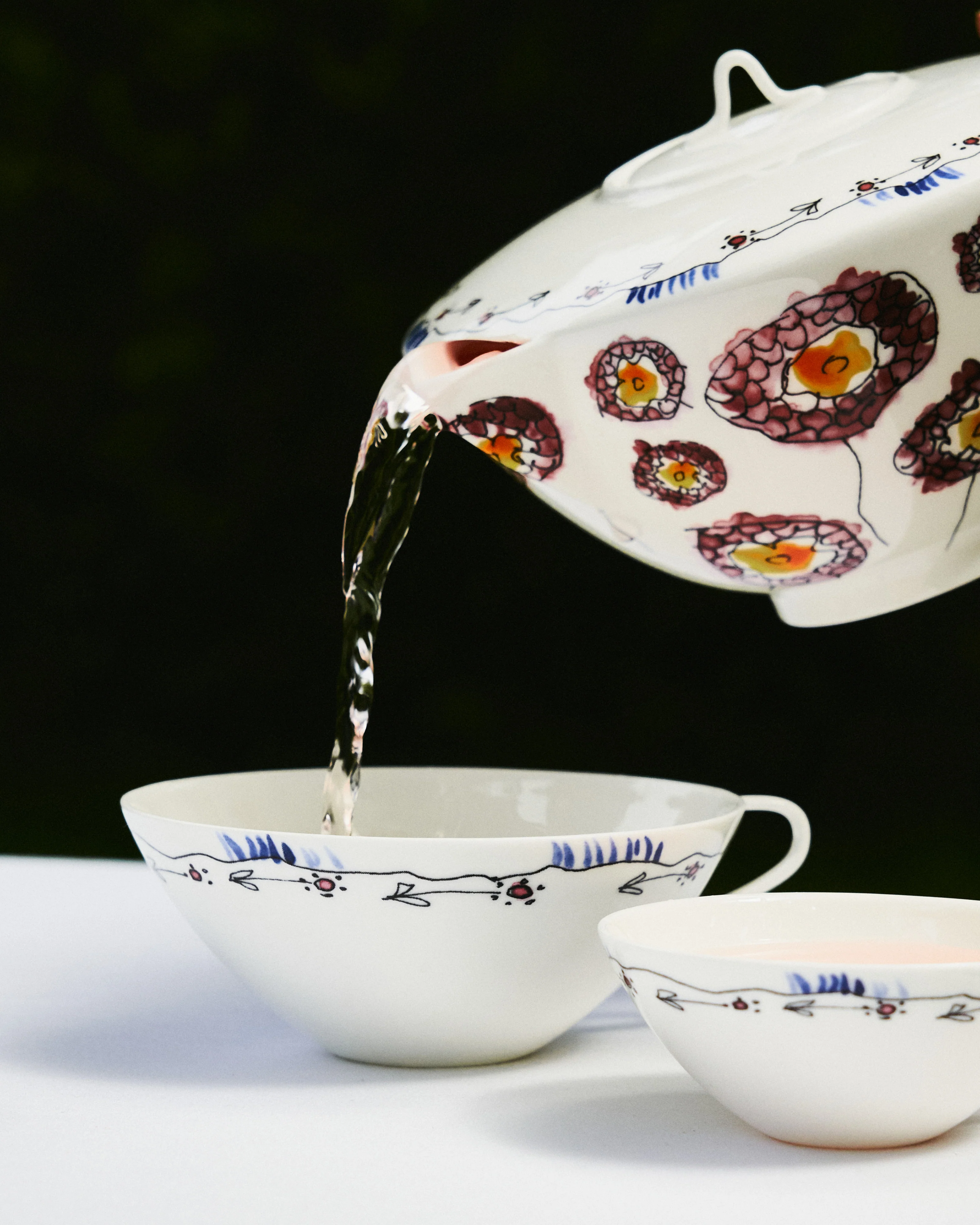 Coffee cup low Anemone milk Midnight Flowers - Image 2