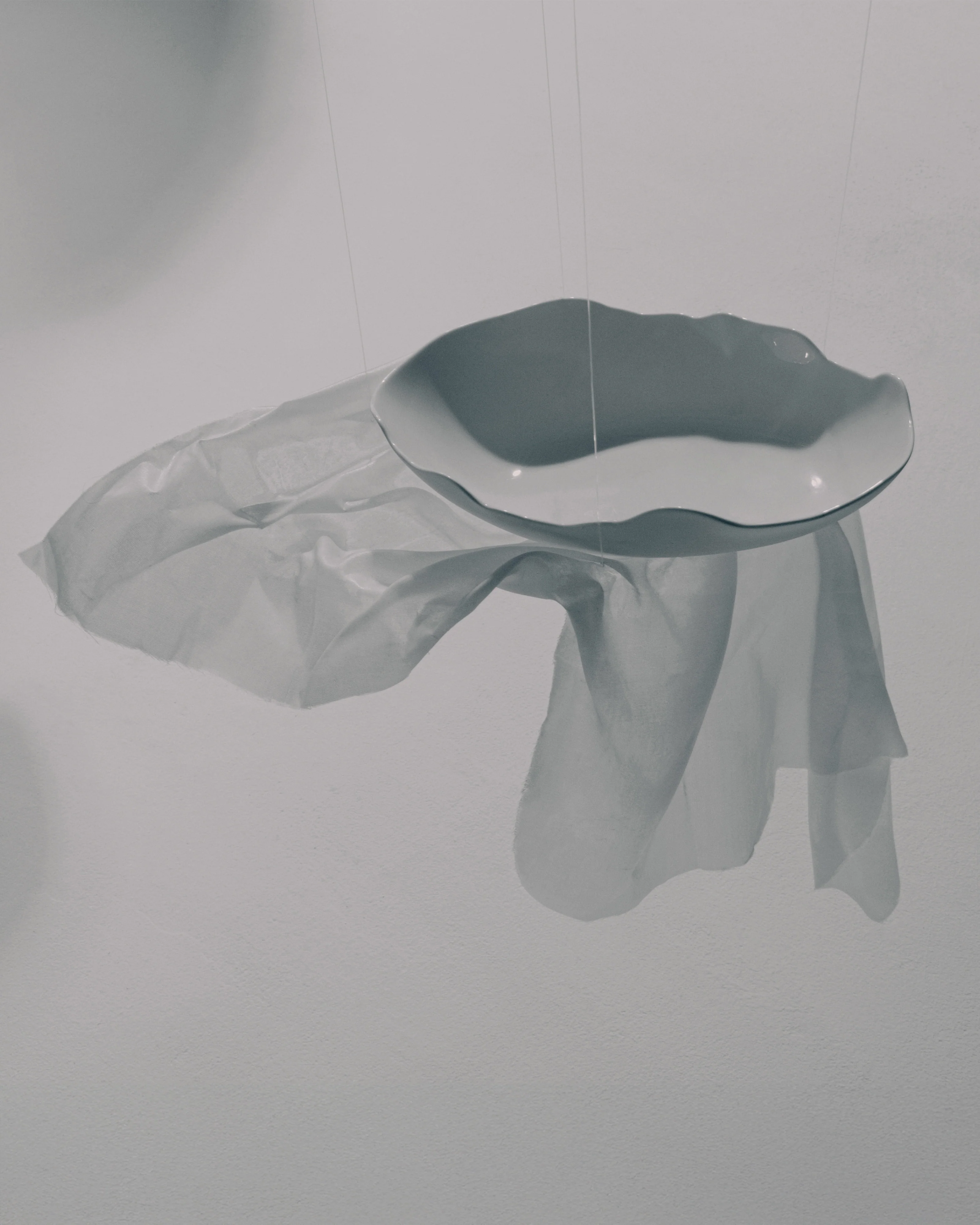 Deep plate oval white Perfect Imperfection - Image 2