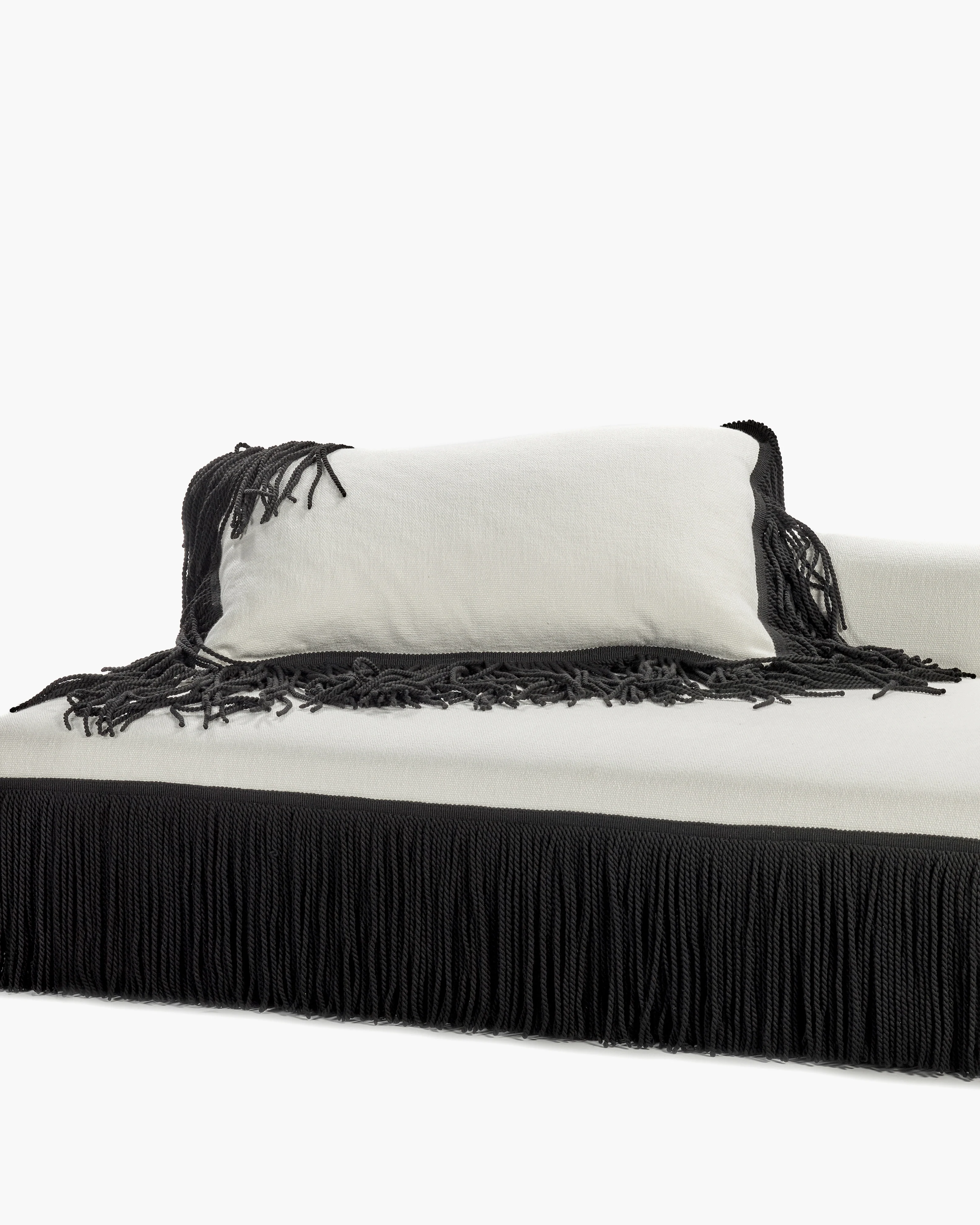 Extra cushion white with black fringes Frou