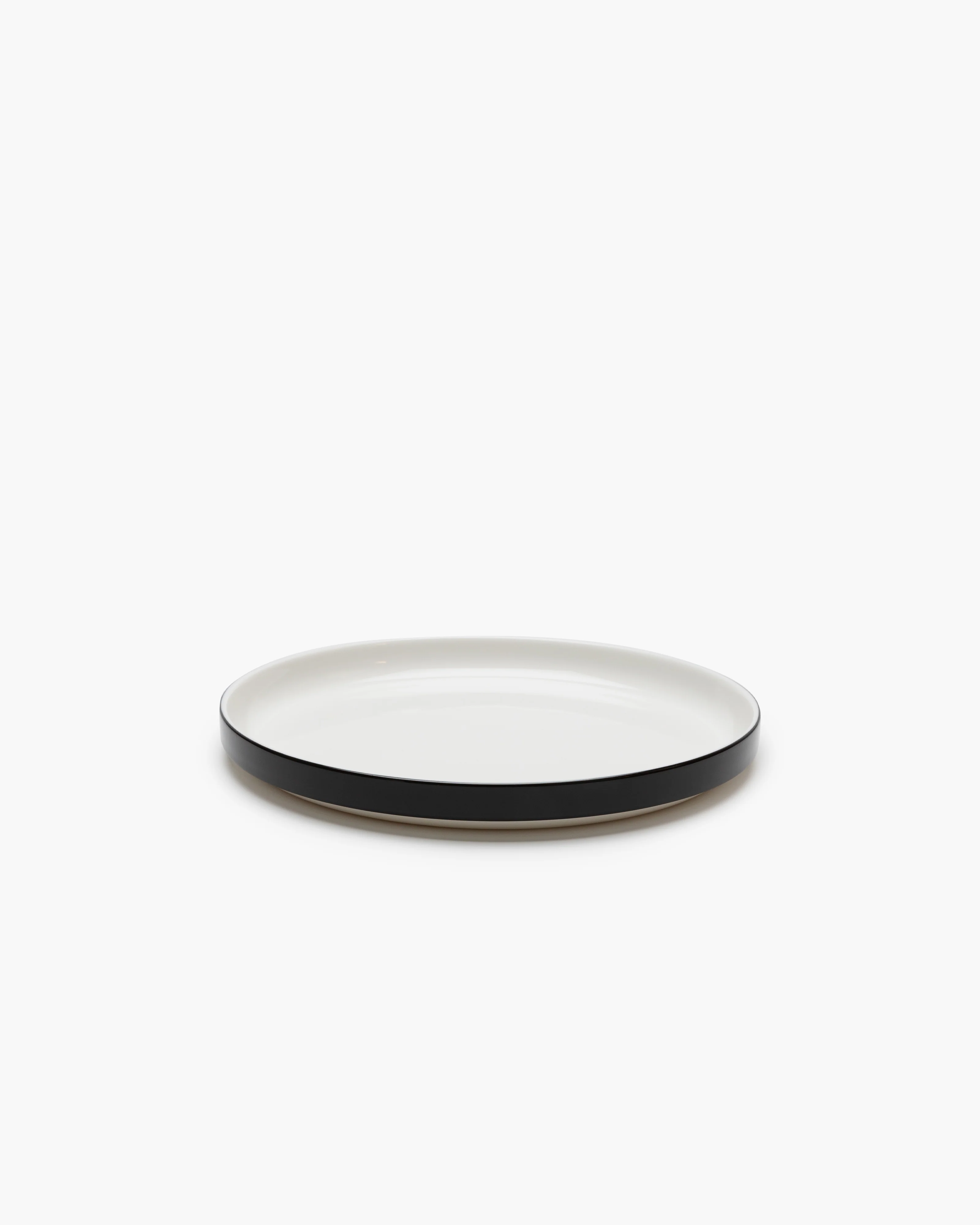 Low dinner plate glazed black Passe-partout