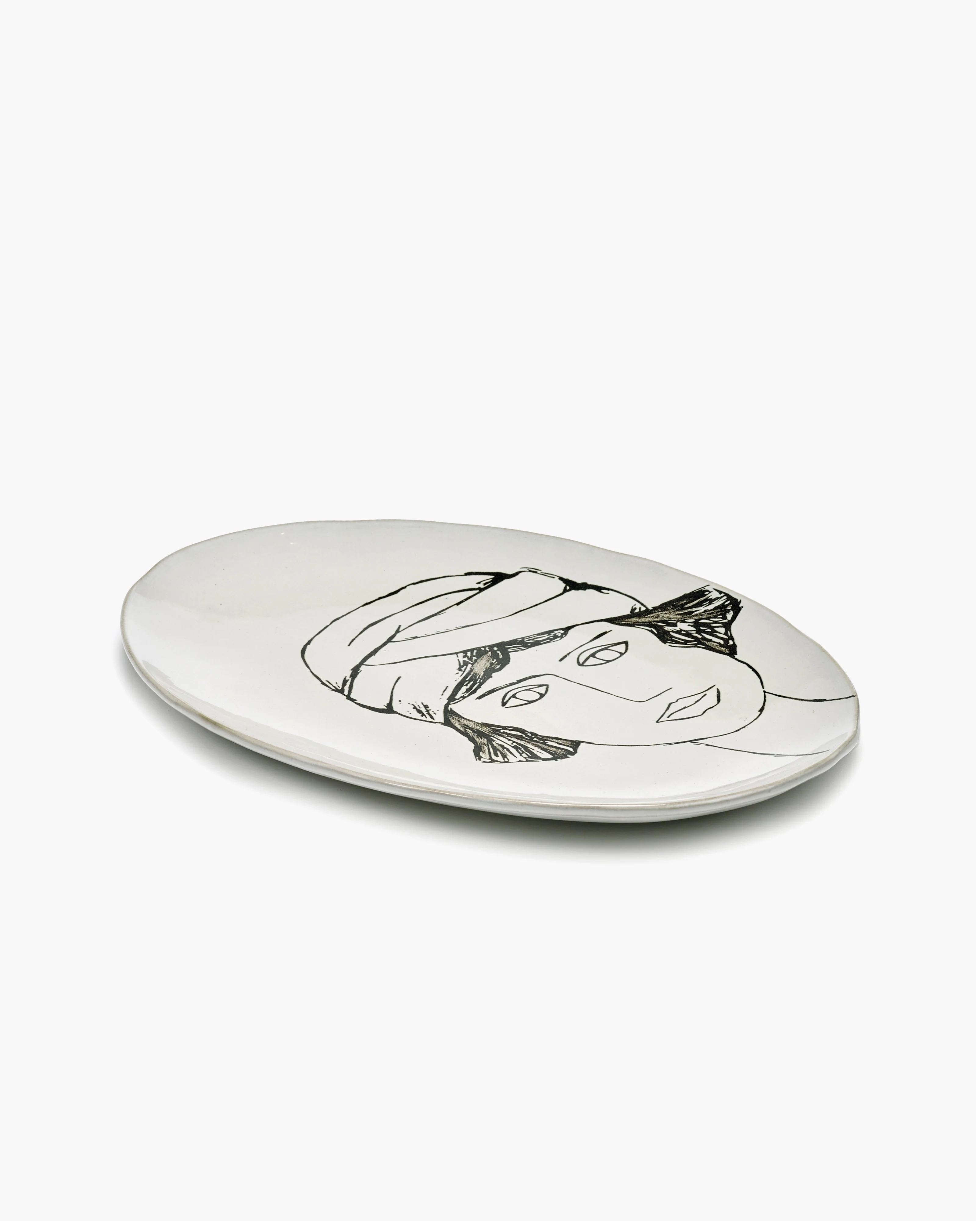 Oval plate off-white - black La Mère