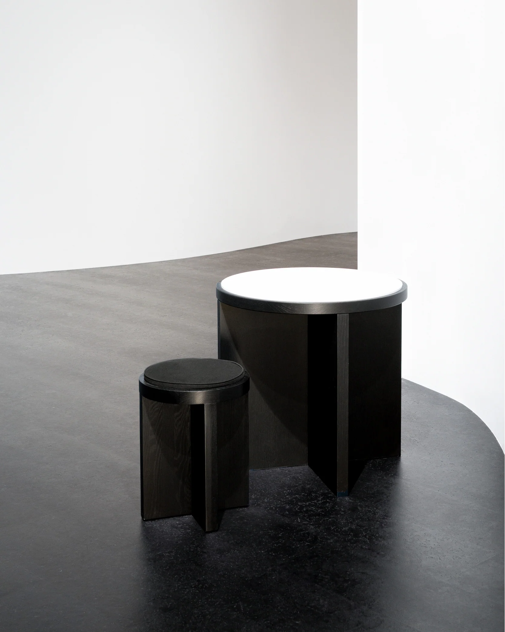 Table S oak stained black/top canvas off- white Cici - Image 2