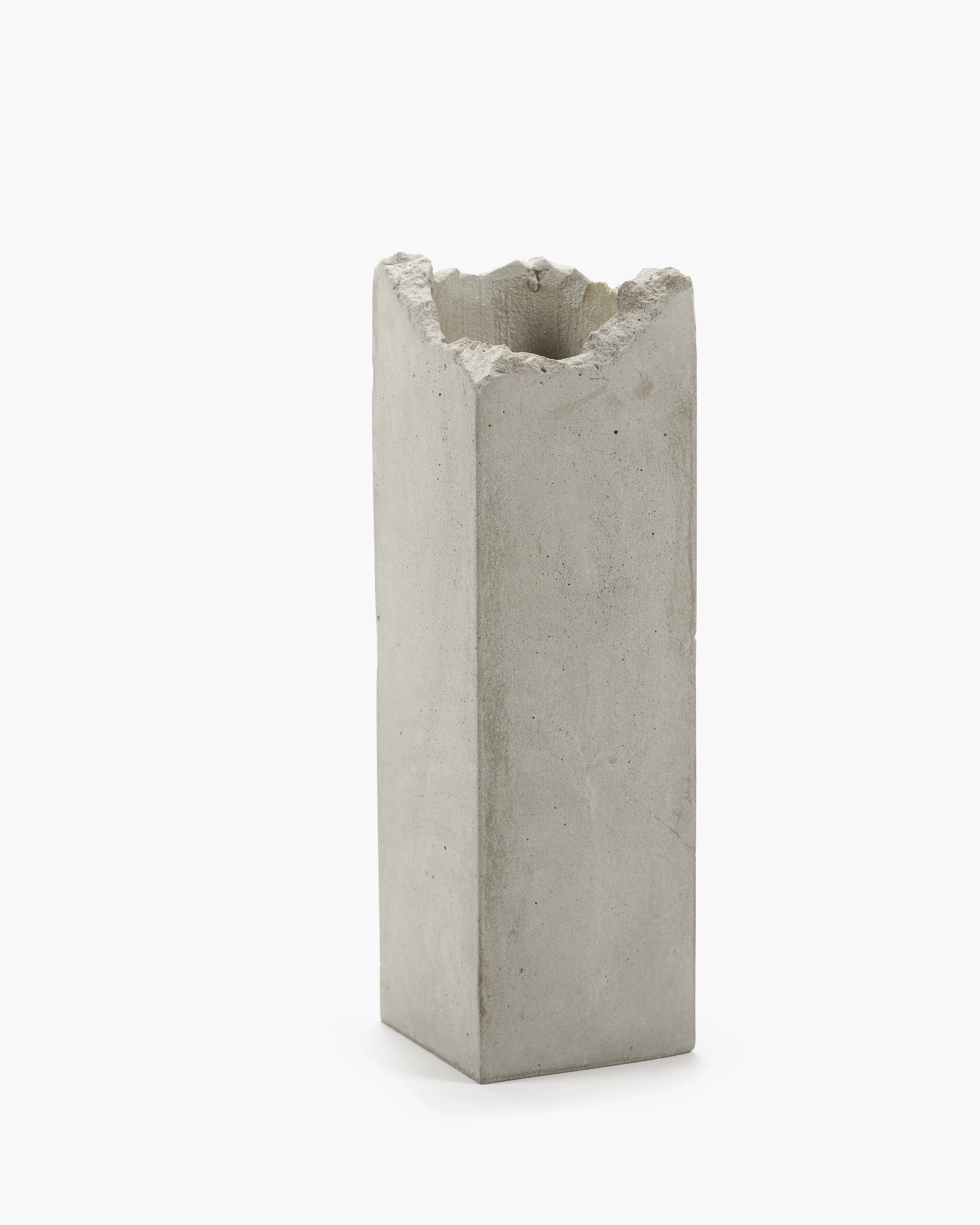 Vase L concrete Broquaine