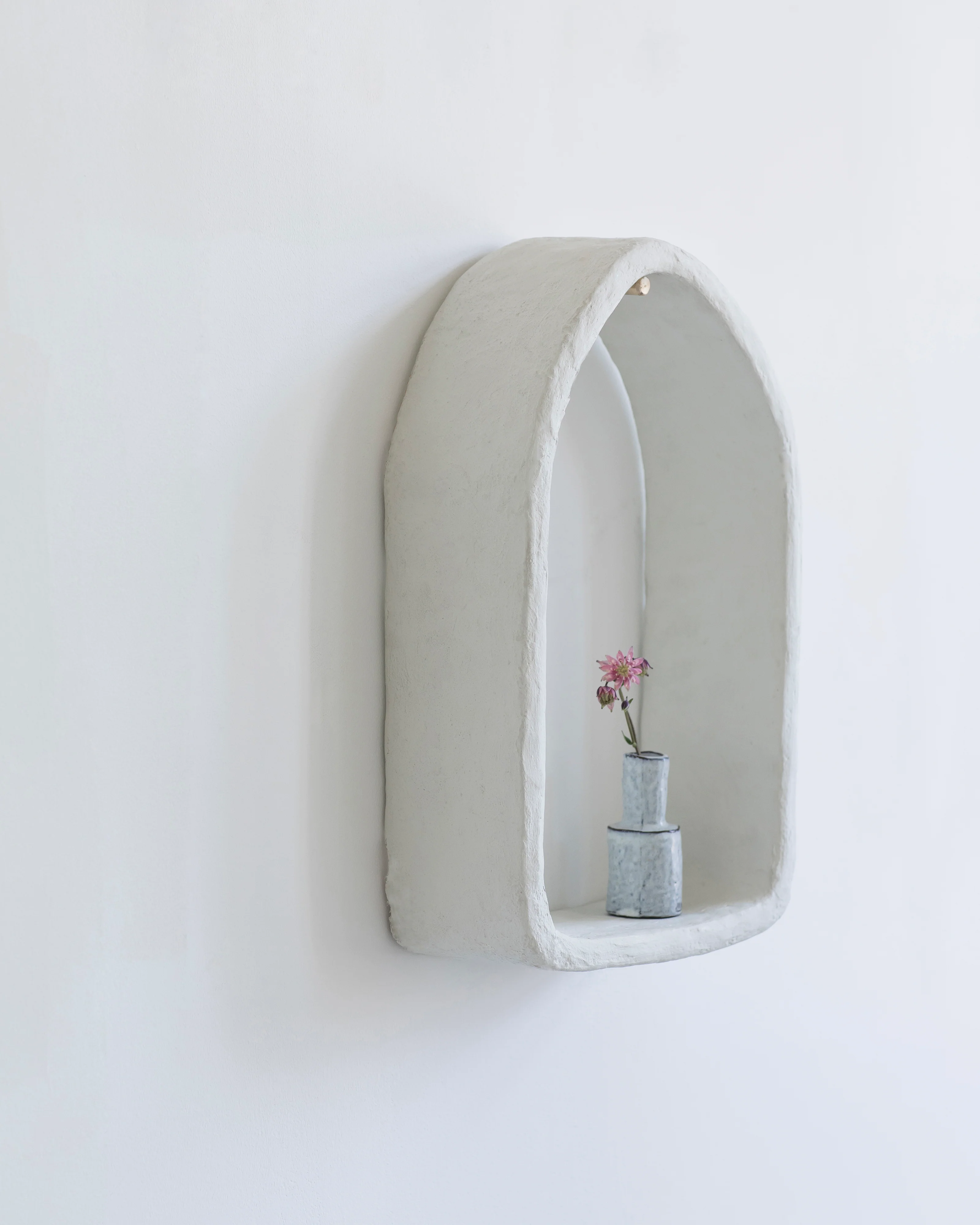 Wall niche white paper mache Earth - Image 3